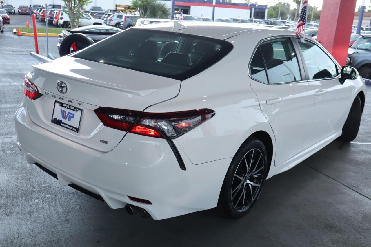 Toyota Camry SE Auto (Natl) 2022