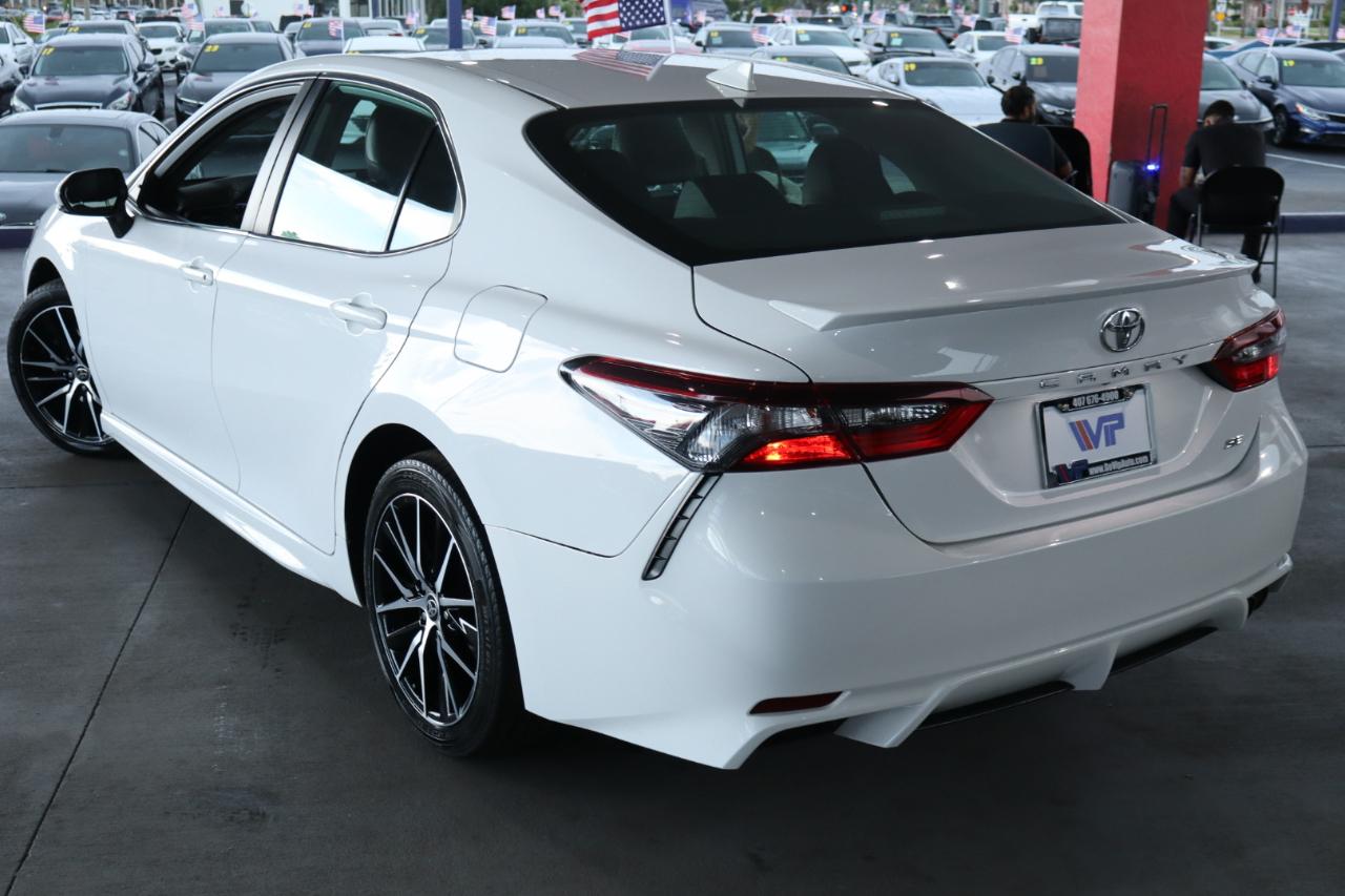 Toyota Camry SE Auto (Natl) 2022
