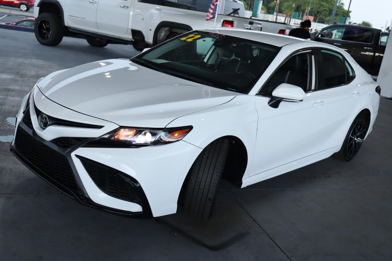 Toyota Camry SE Auto (Natl) 2022