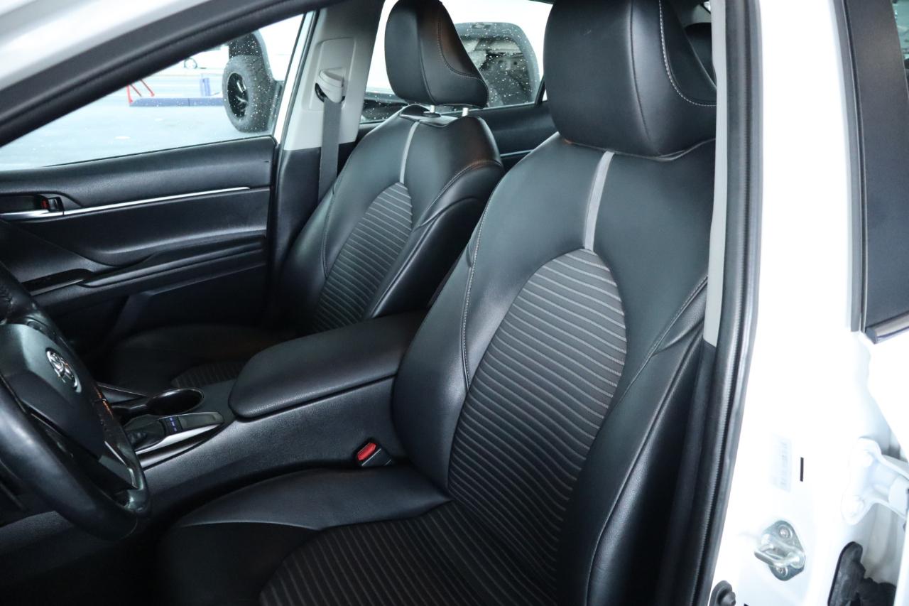 Toyota Camry SE Auto (Natl) 2022