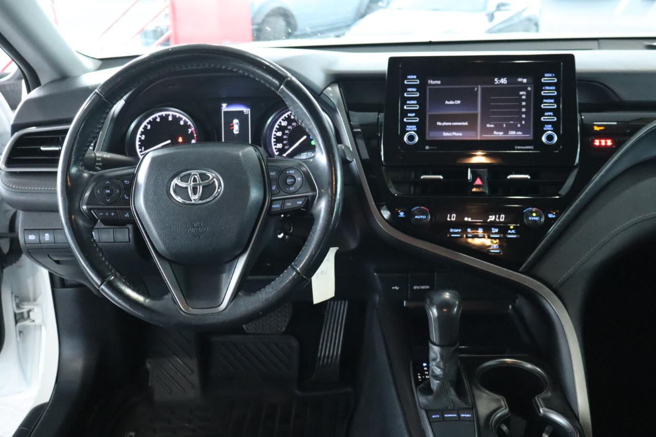 Toyota Camry SE Auto (Natl) 2022