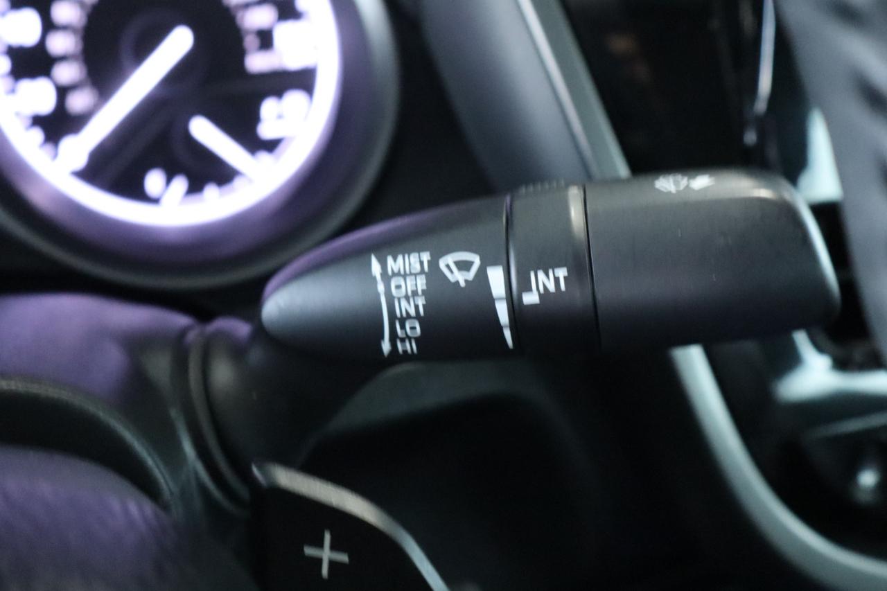 Toyota Camry SE Auto (Natl) 2022