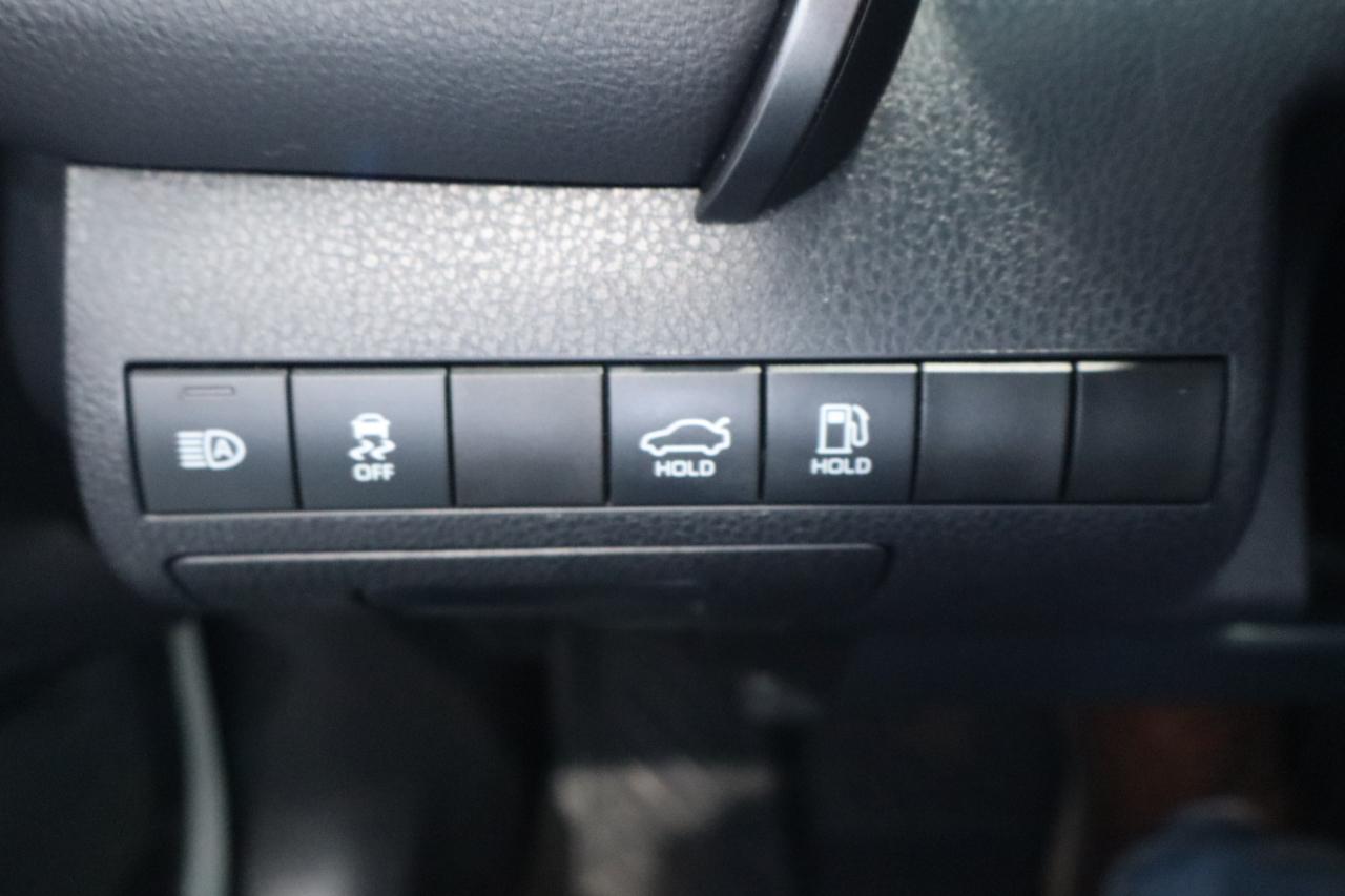 Toyota Camry SE Auto (Natl) 2022