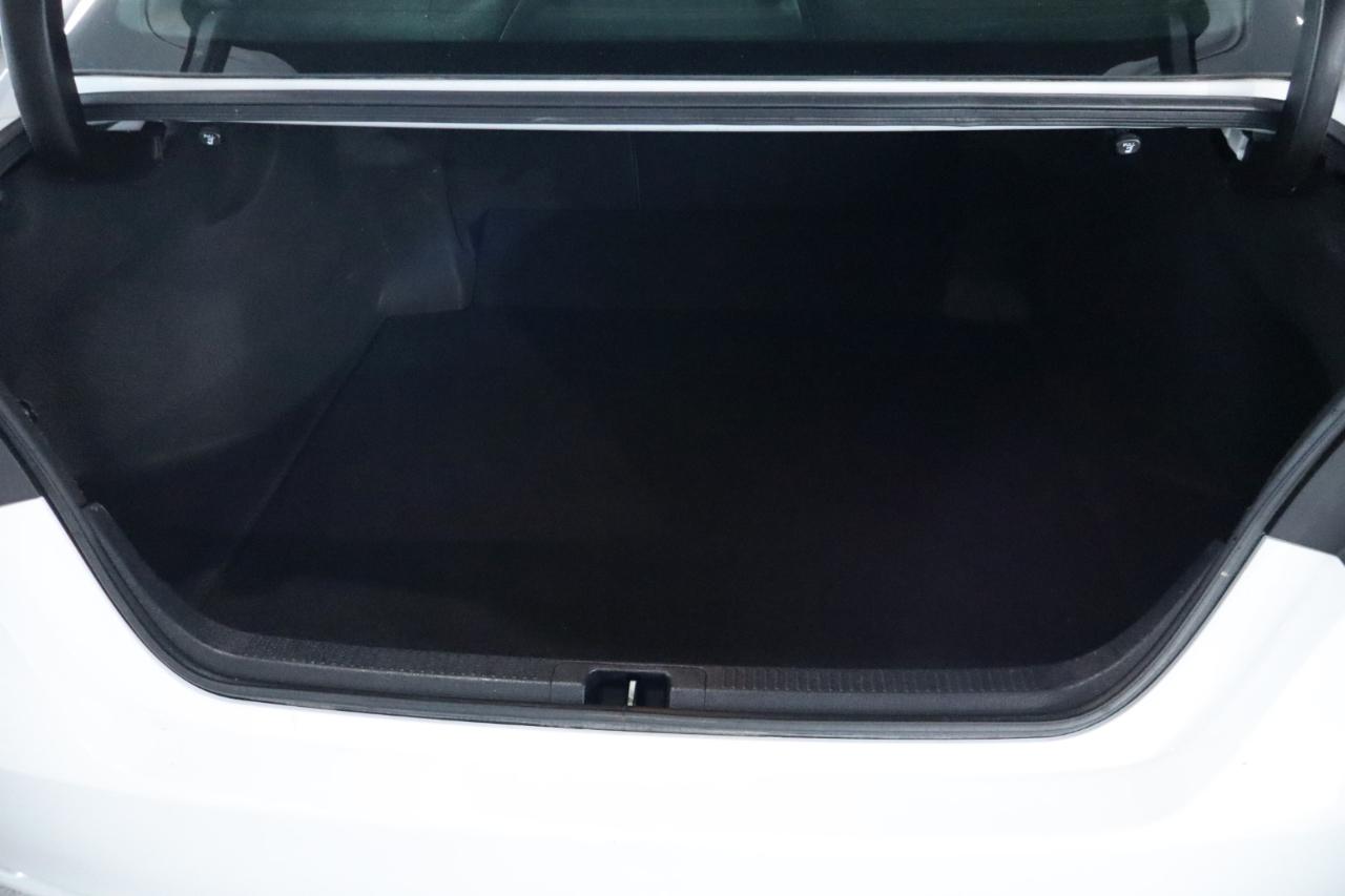 Toyota Camry SE Auto (Natl) 2022