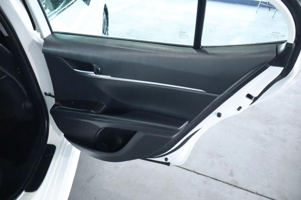 Toyota Camry SE Auto (Natl) 2022