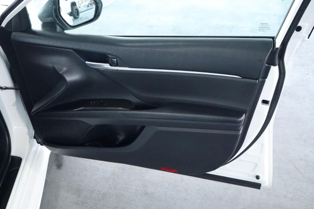 Toyota Camry SE Auto (Natl) 2022