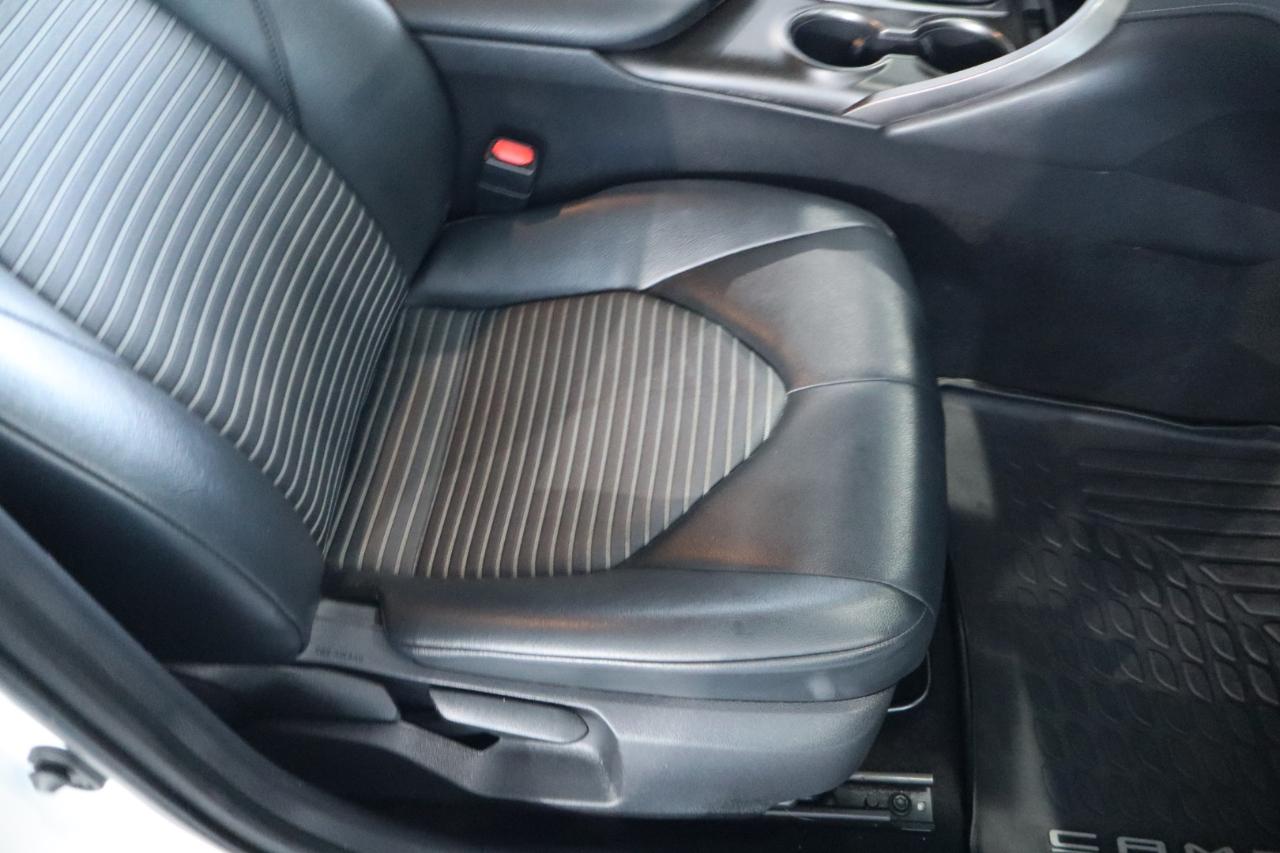 Toyota Camry SE Auto (Natl) 2022