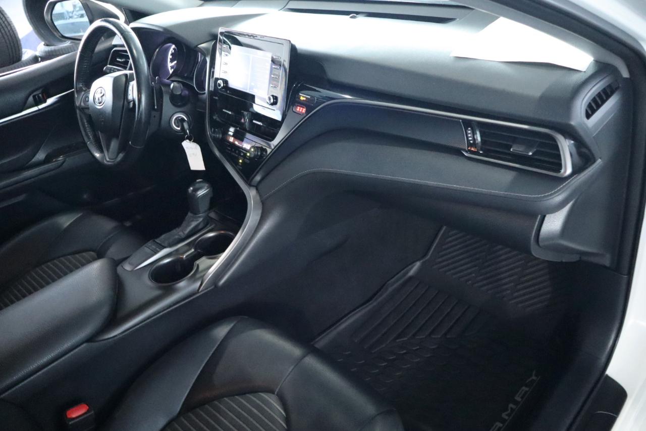 Toyota Camry SE Auto (Natl) 2022