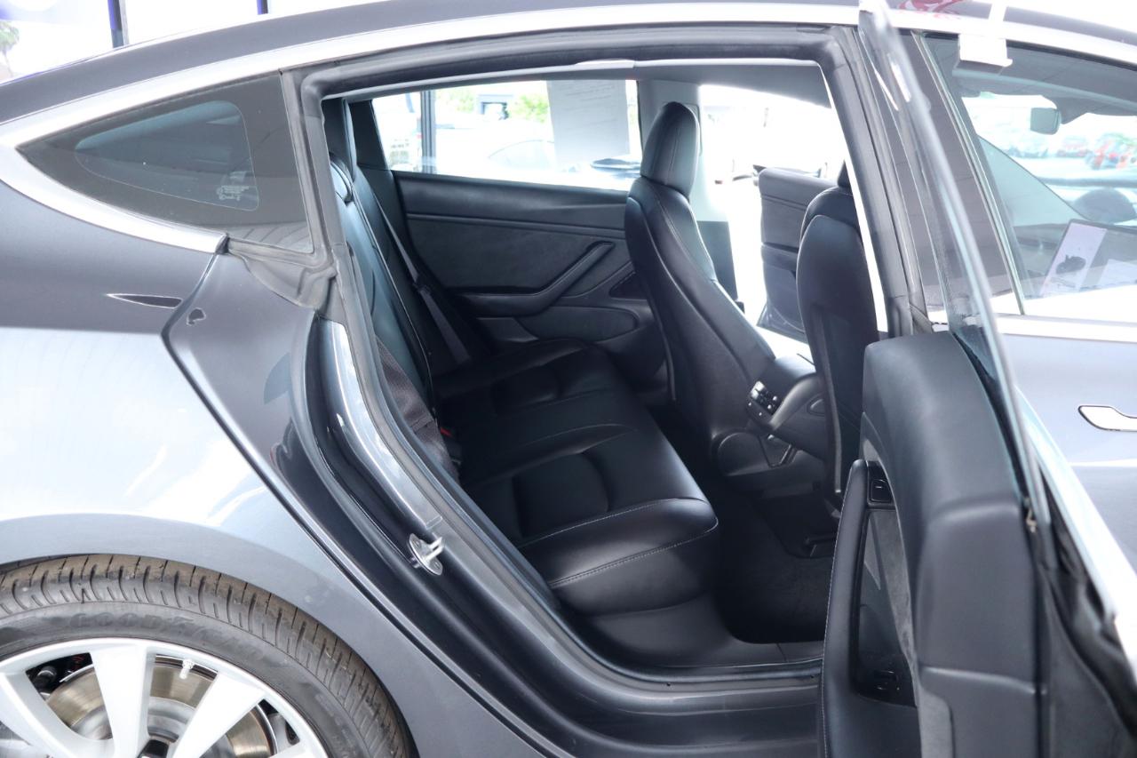 Tesla Model 3 Mid Range Battery RWD 2018