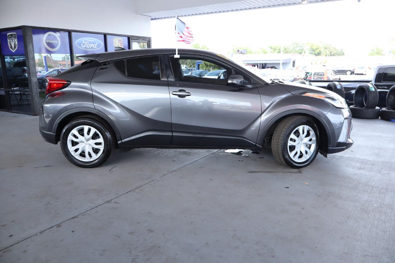 Toyota C-HR LE 2021