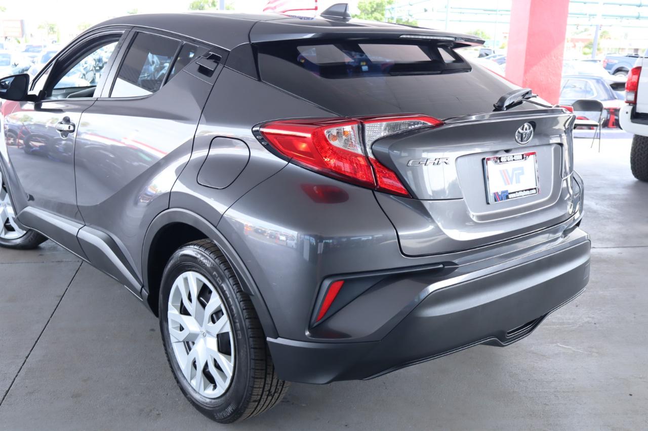 Toyota C-HR LE 2021