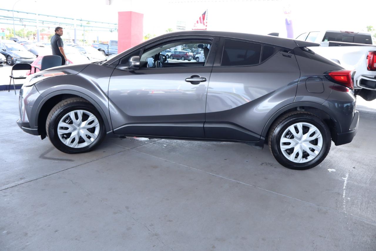 Toyota C-HR LE 2021