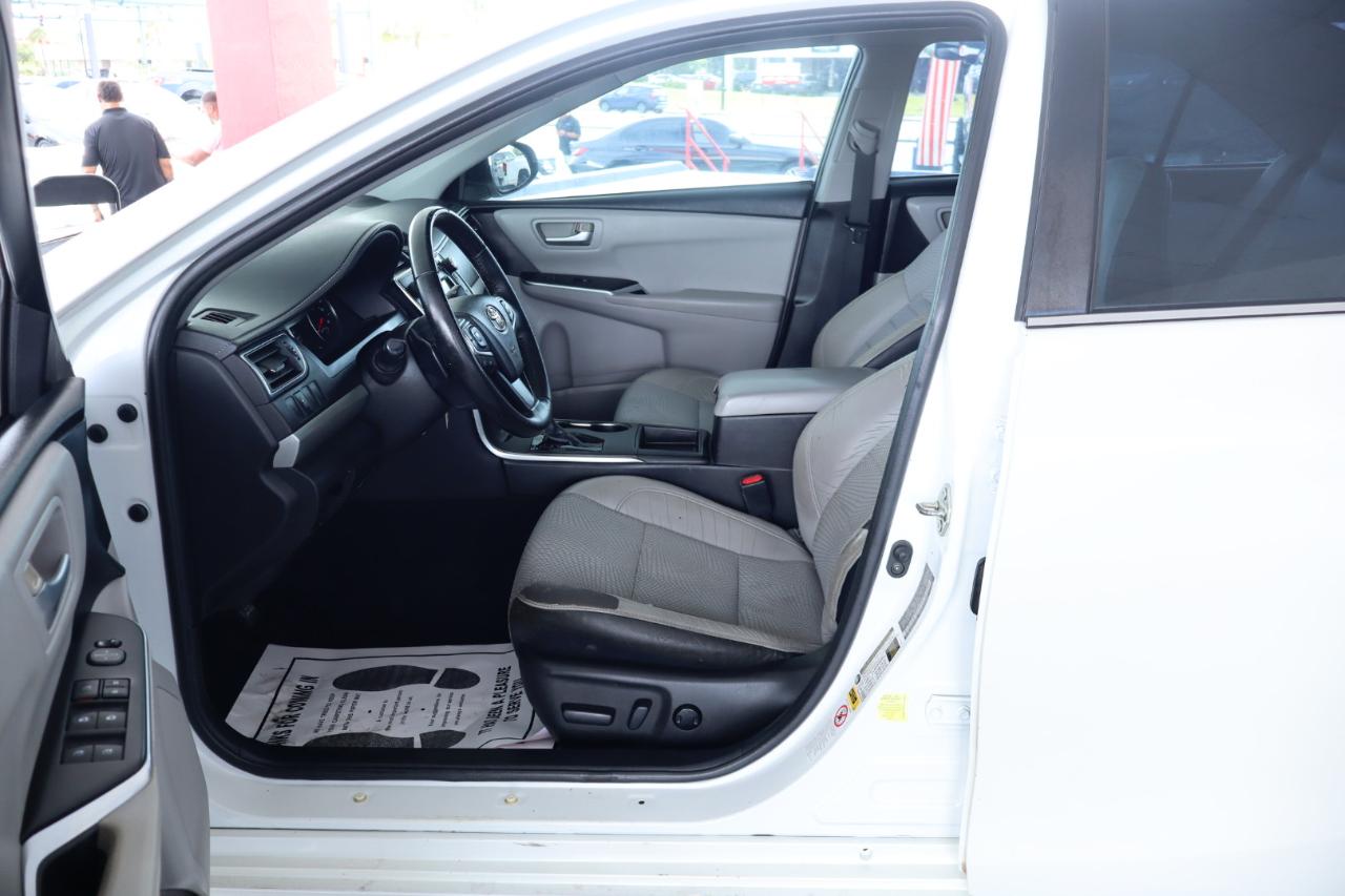 Toyota Camry 4dr Sdn I4 Auto SE w/Special Edition Pkg (Natl) 2016