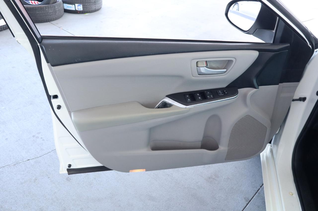 Toyota Camry 4dr Sdn I4 Auto SE w/Special Edition Pkg (Natl) 2016