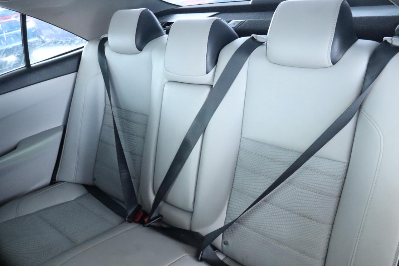 Toyota Camry 4dr Sdn I4 Auto SE w/Special Edition Pkg (Natl) 2016