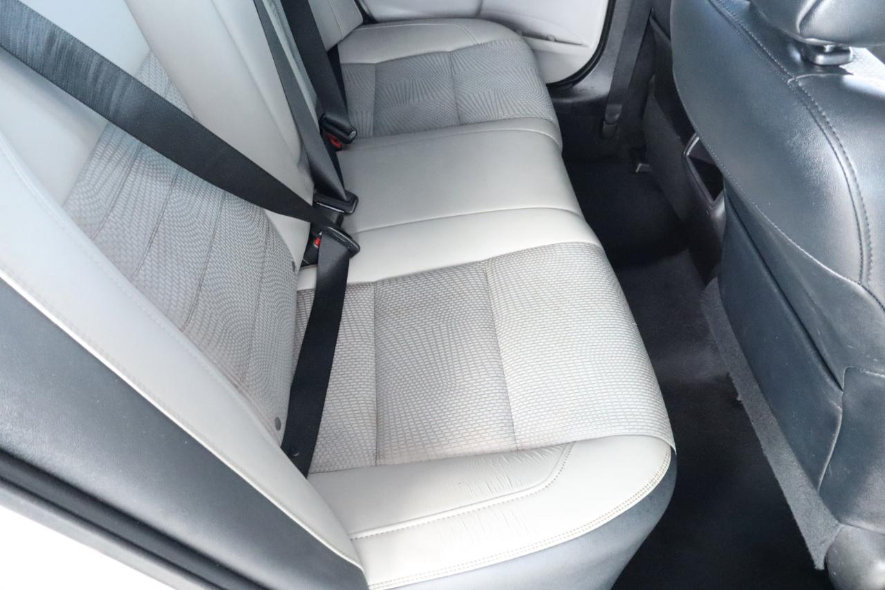 Toyota Camry 4dr Sdn I4 Auto SE w/Special Edition Pkg (Natl) 2016