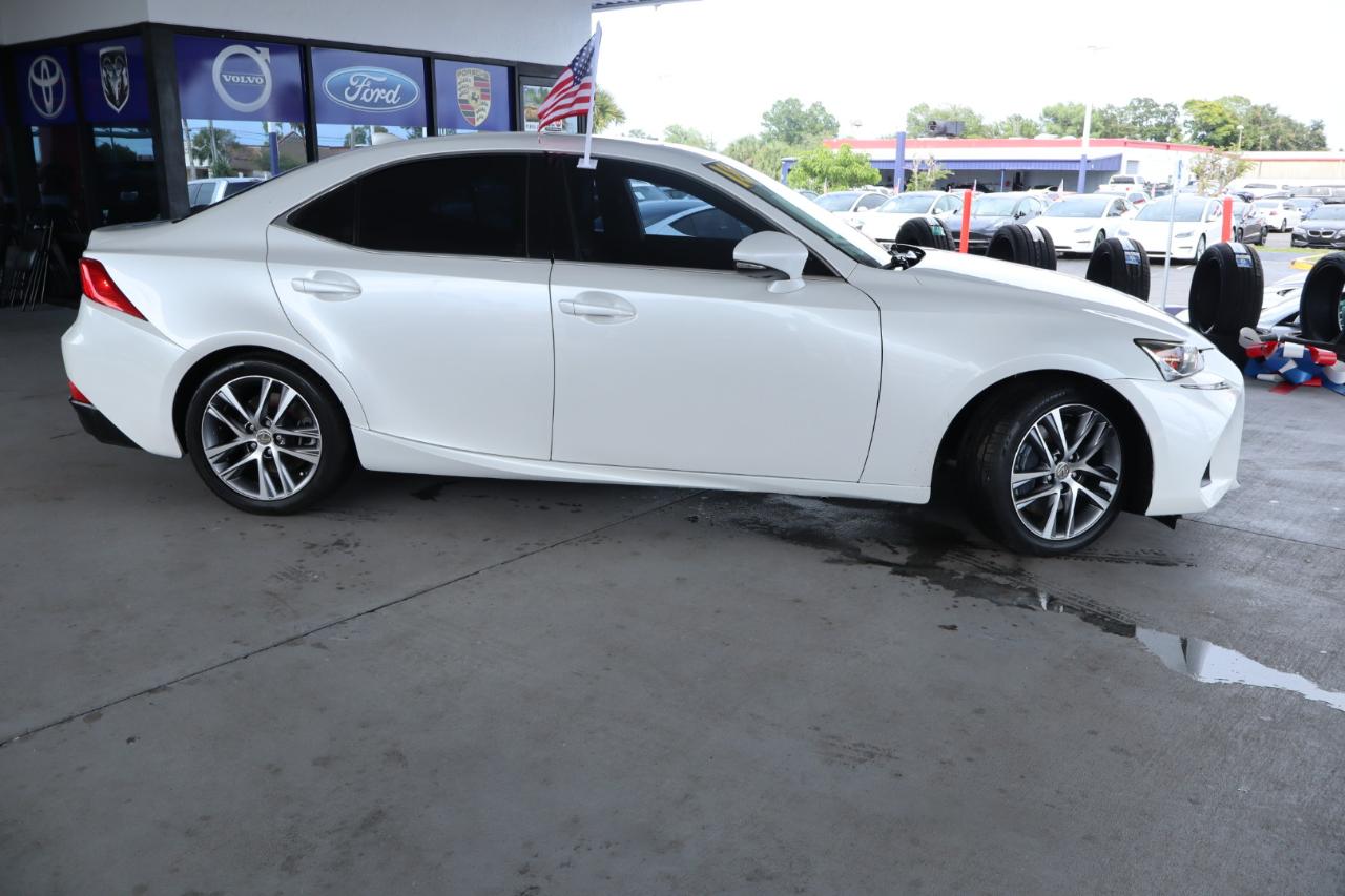 Lexus IS IS 300 RWD 2018