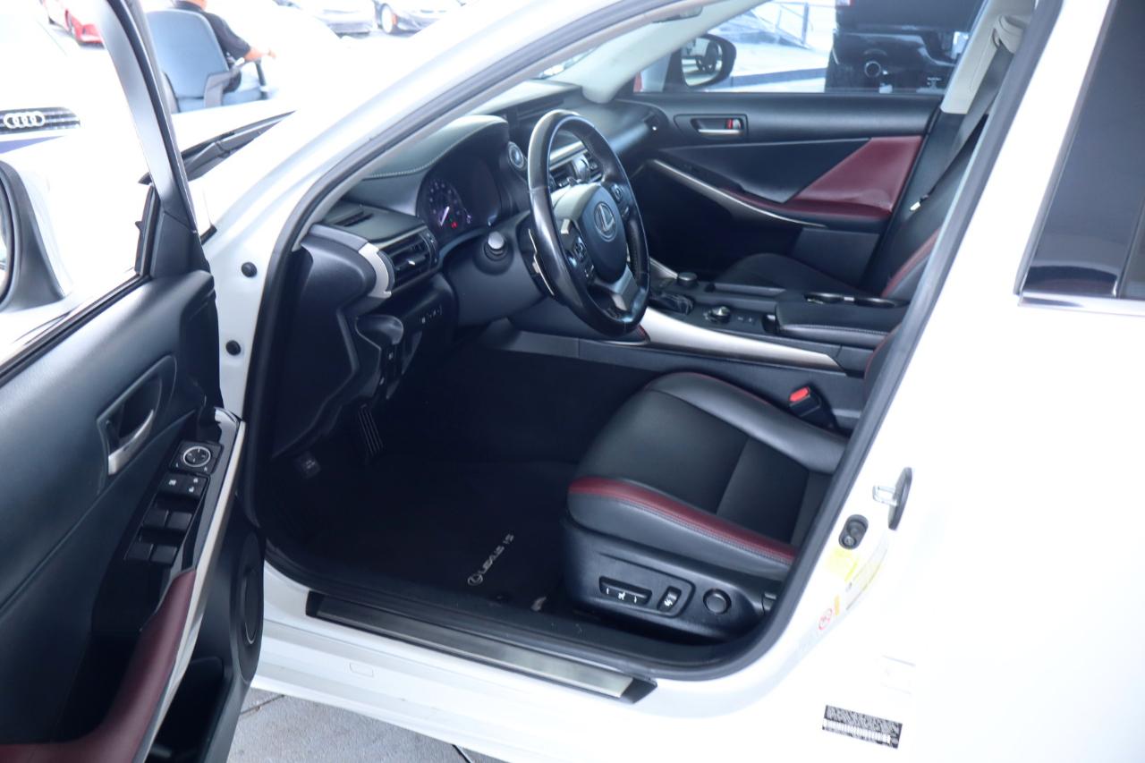 Lexus IS IS 300 RWD 2018