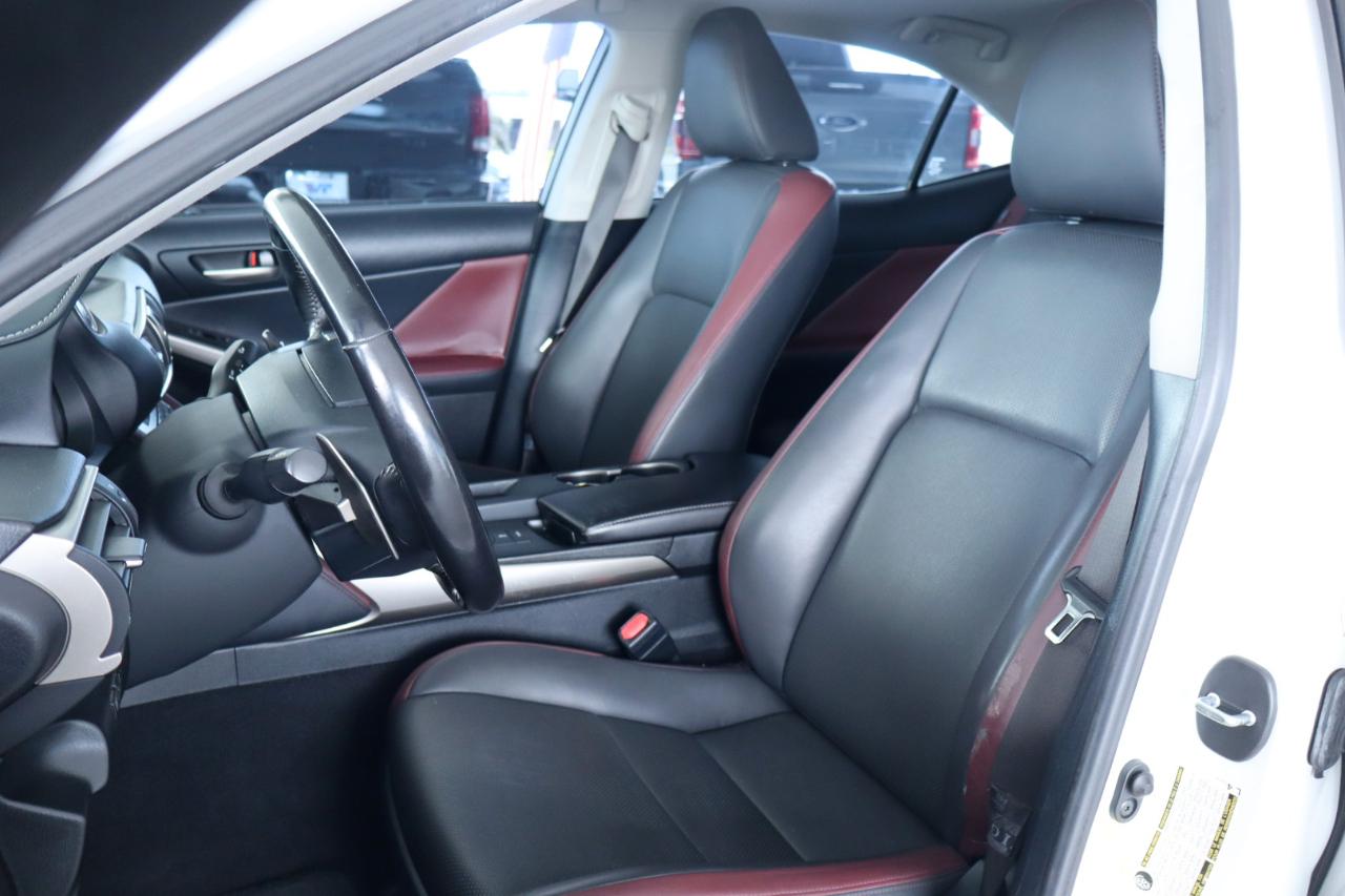 Lexus IS IS 300 RWD 2018