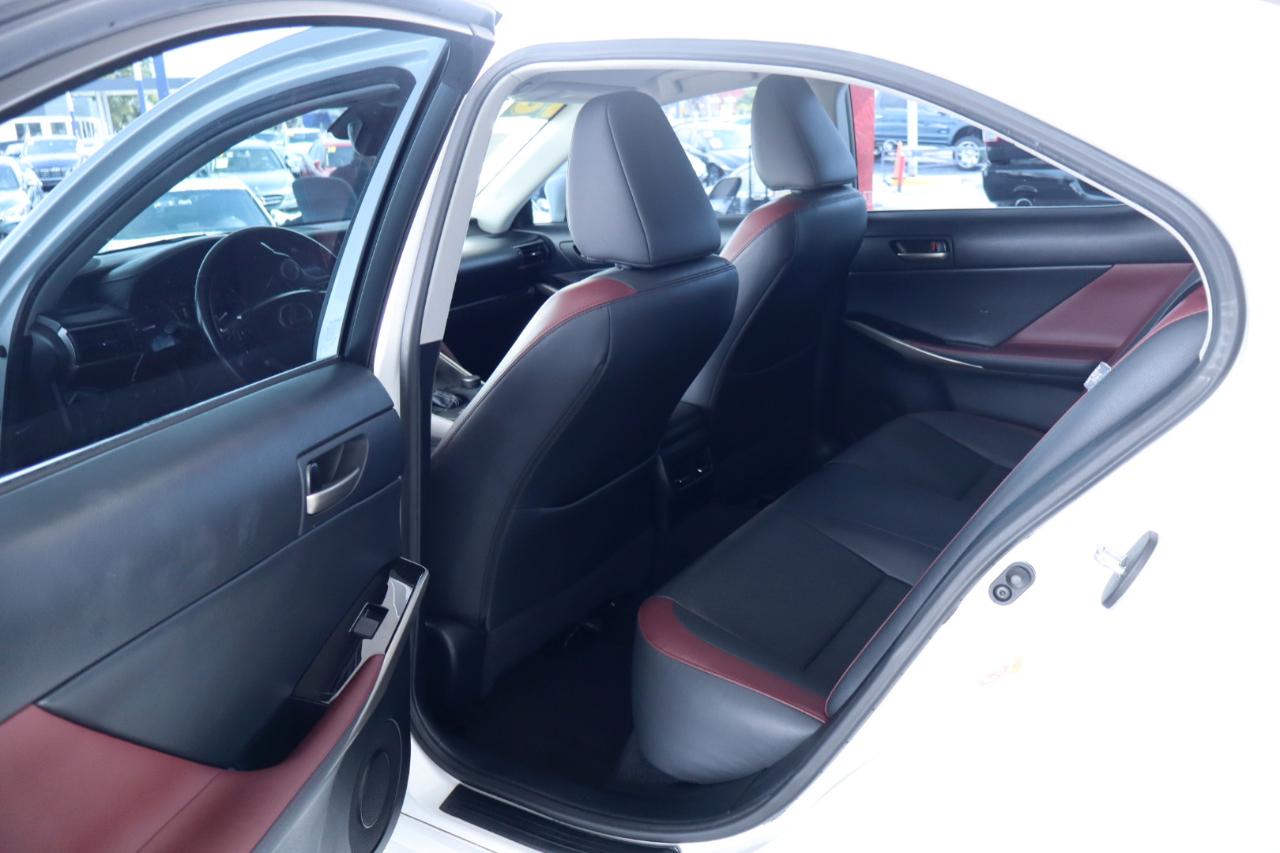 Lexus IS IS 300 RWD 2018