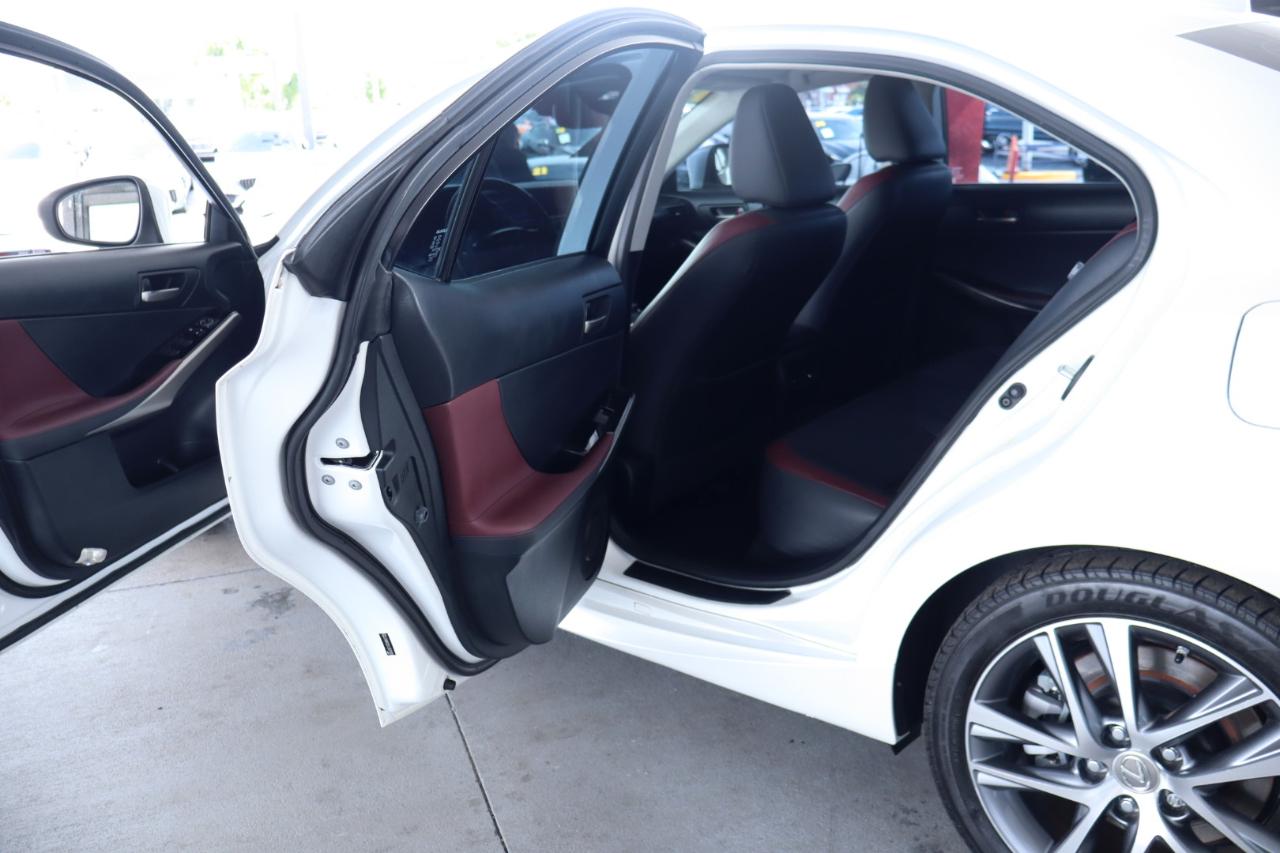Lexus IS IS 300 RWD 2018