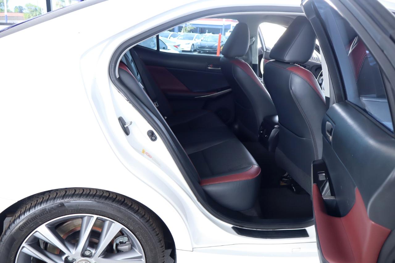 Lexus IS IS 300 RWD 2018