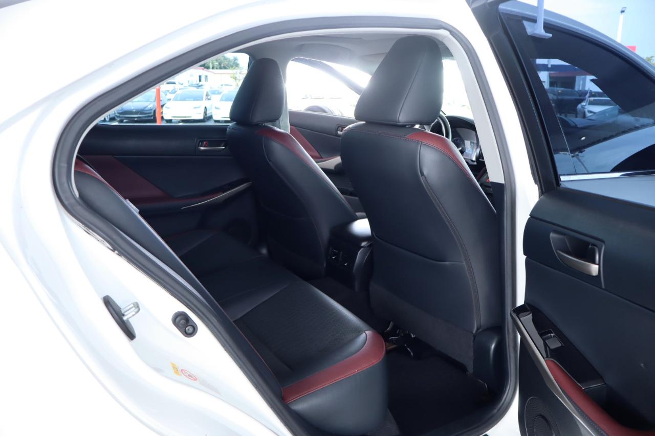 Lexus IS IS 300 RWD 2018