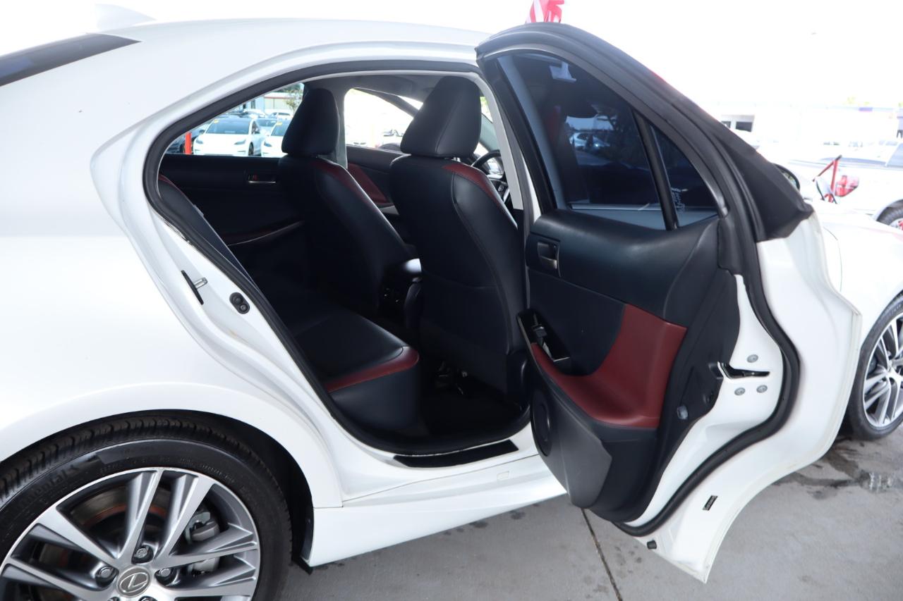 Lexus IS IS 300 RWD 2018