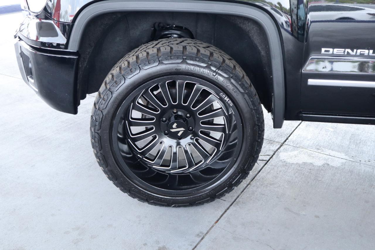 GMC Sierra 1500 4WD Crew Cab 143.5" Denali 2015