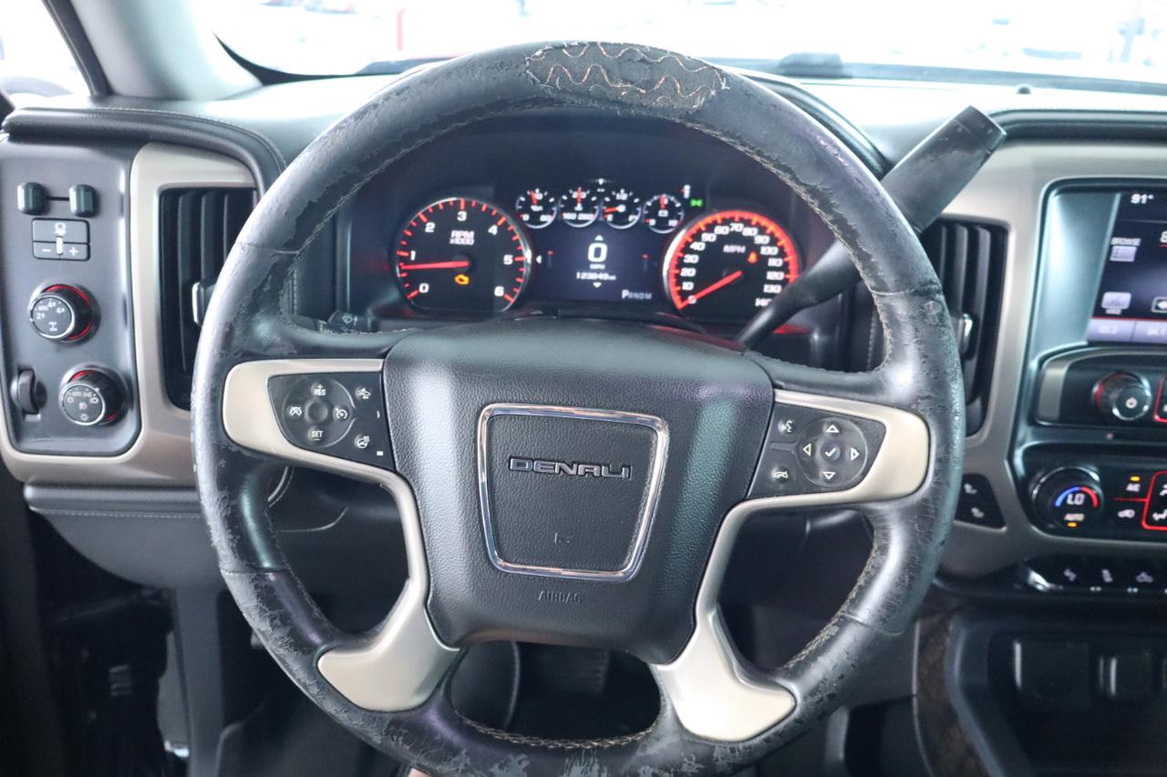 GMC Sierra 1500 4WD Crew Cab 143.5" Denali 2015
