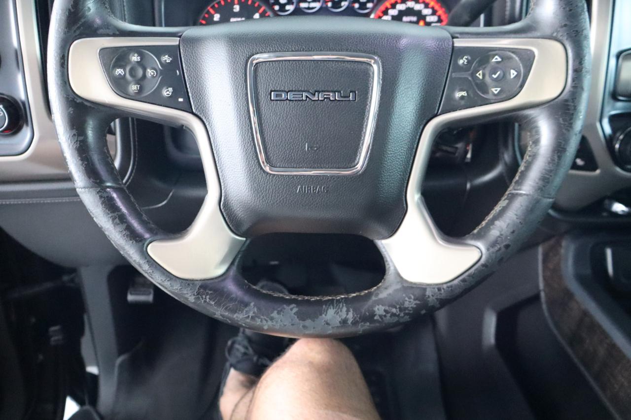 GMC Sierra 1500 4WD Crew Cab 143.5" Denali 2015