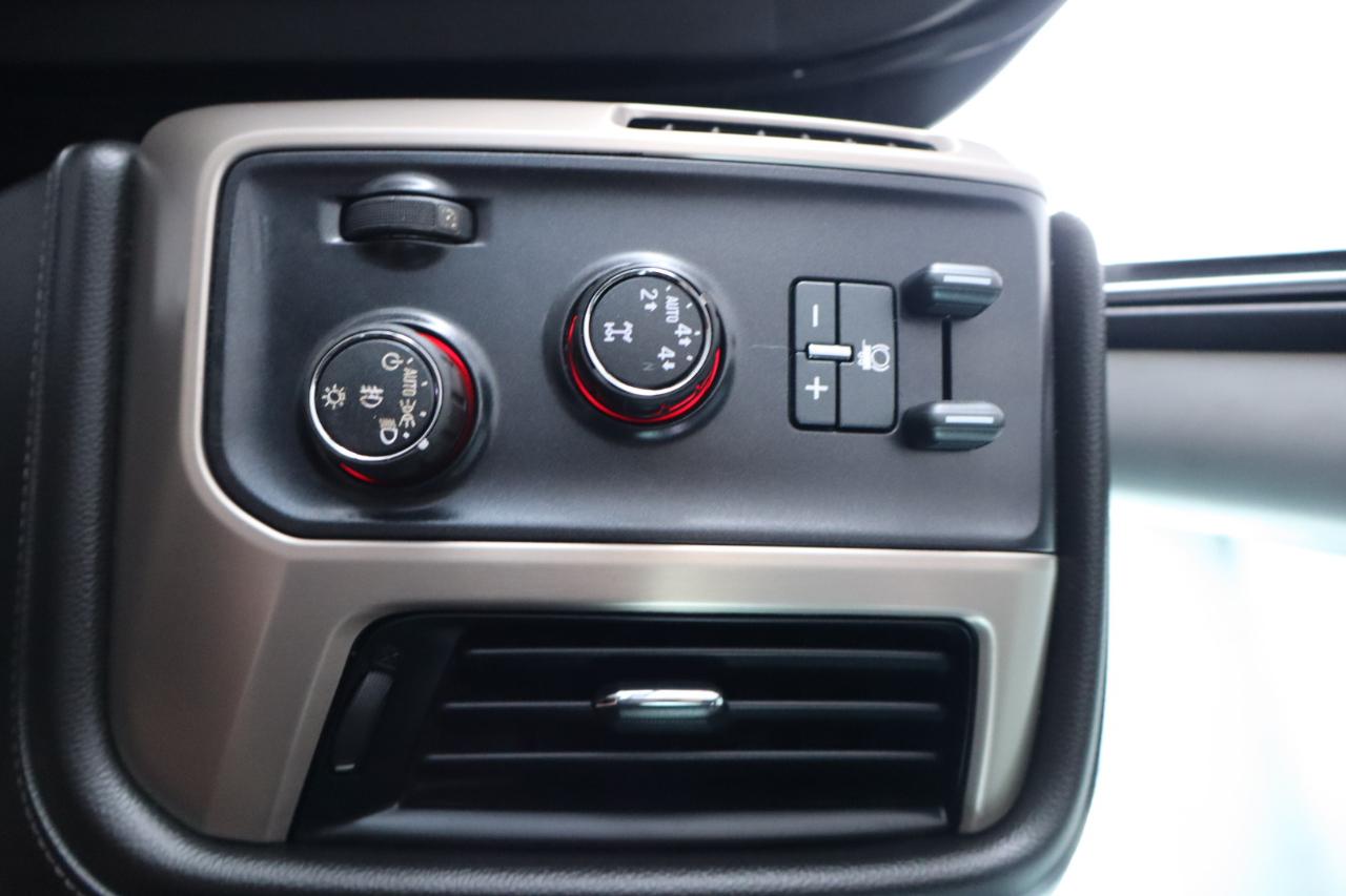 GMC Sierra 1500 4WD Crew Cab 143.5" Denali 2015