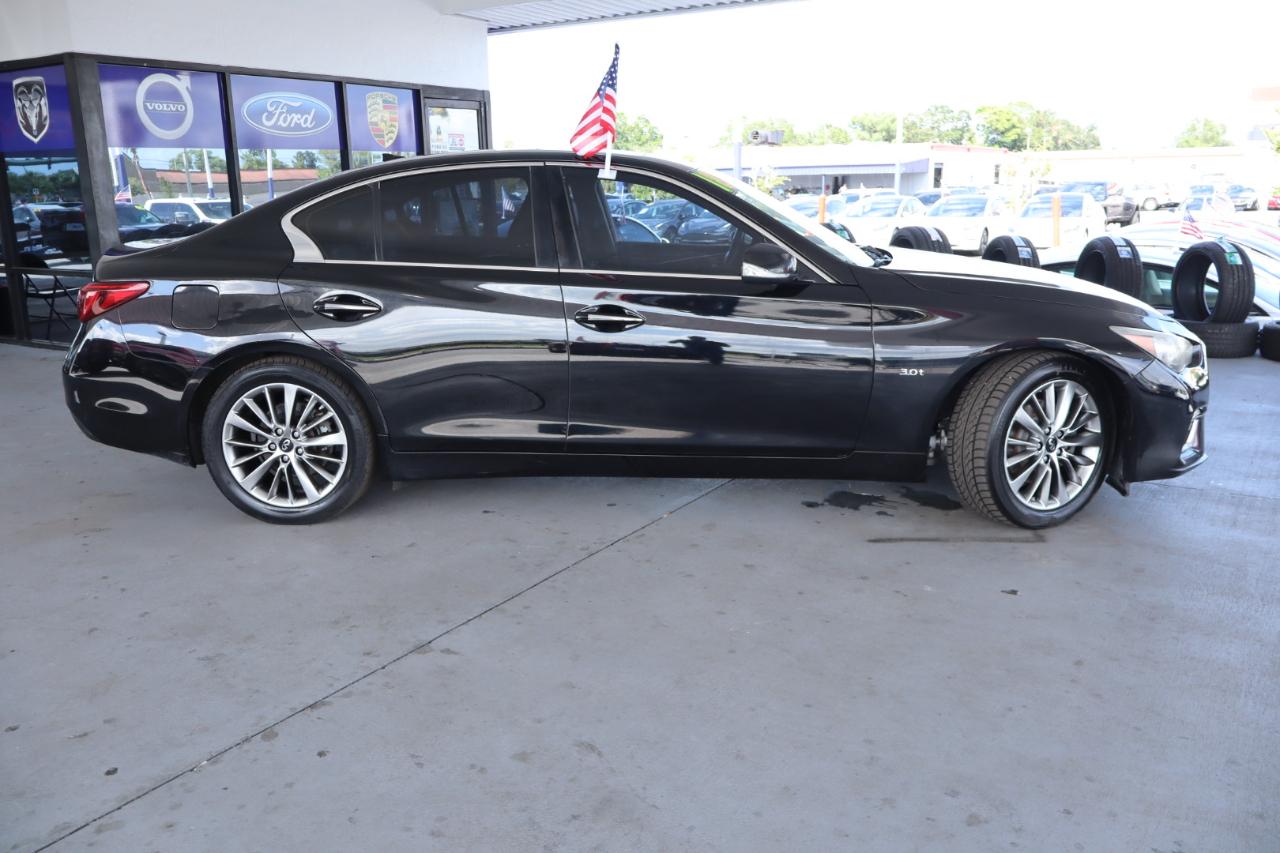Infiniti Q50 3.0t LUXE RWD 2018