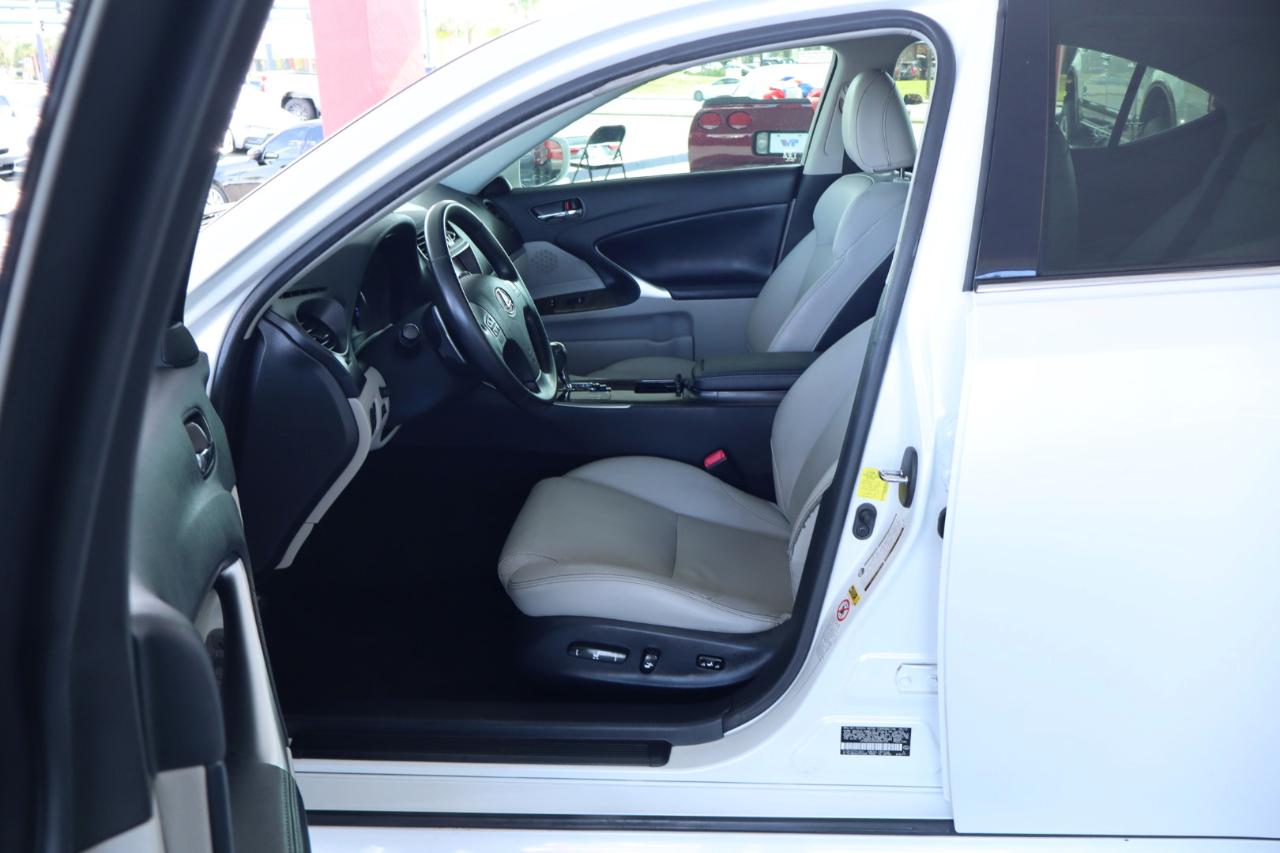 Lexus IS 350 4dr Sdn RWD 2012