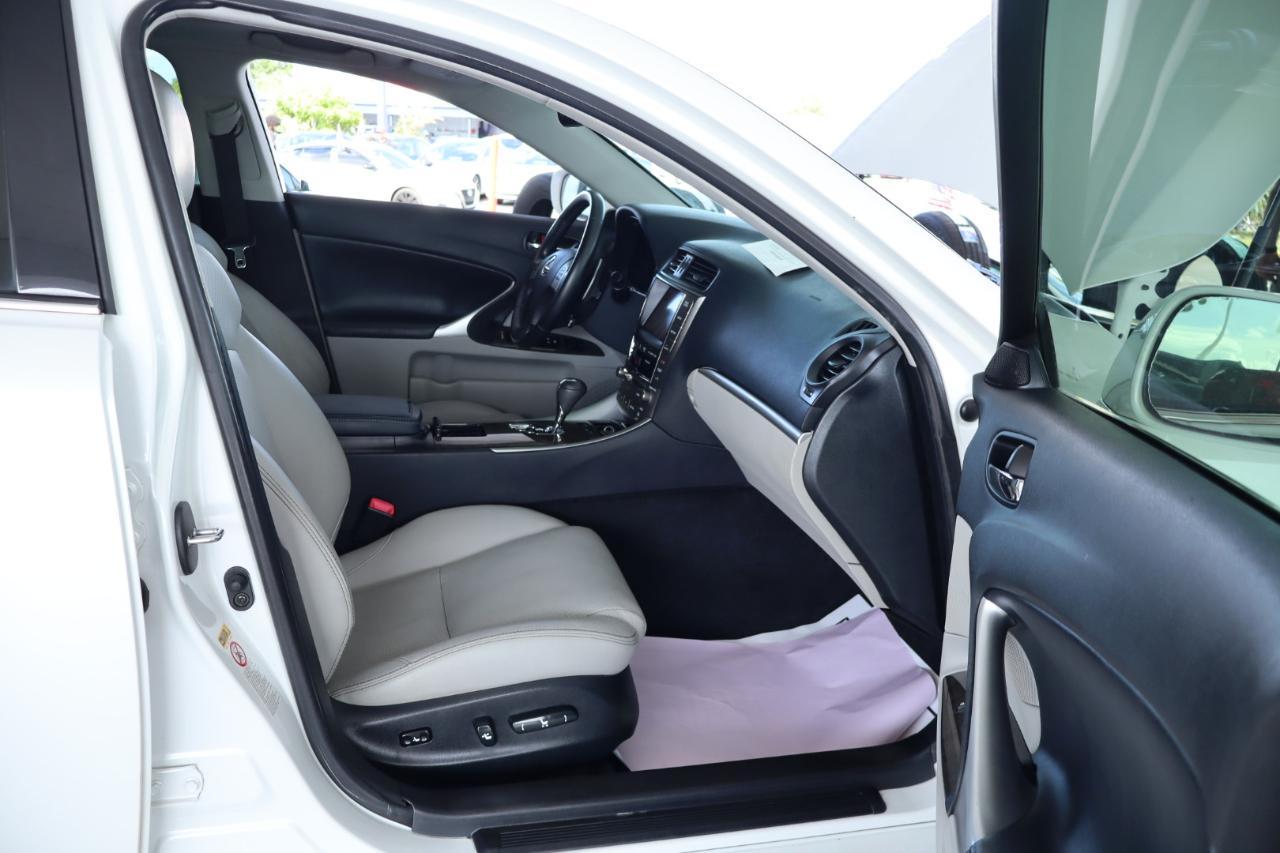 Lexus IS 350 4dr Sdn RWD 2012