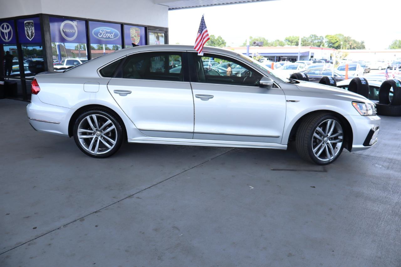 Volkswagen Passat R-Line w/Comfort Pkg Auto 2017