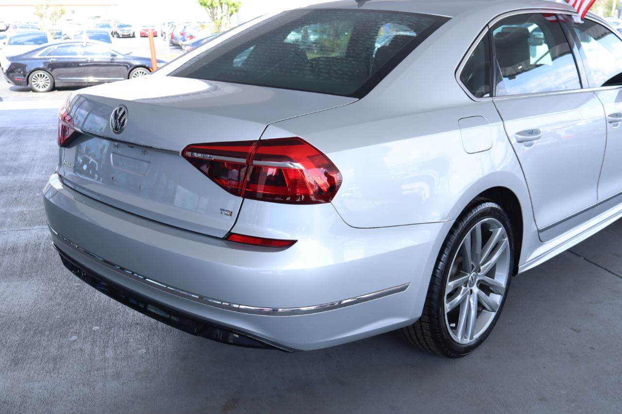 Volkswagen Passat R-Line w/Comfort Pkg Auto 2017