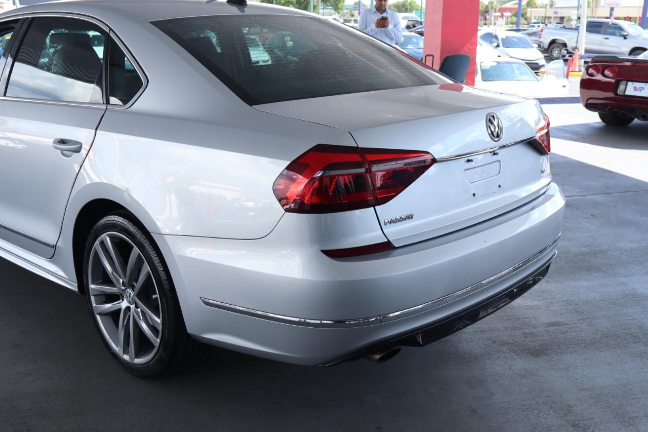 Volkswagen Passat R-Line w/Comfort Pkg Auto 2017
