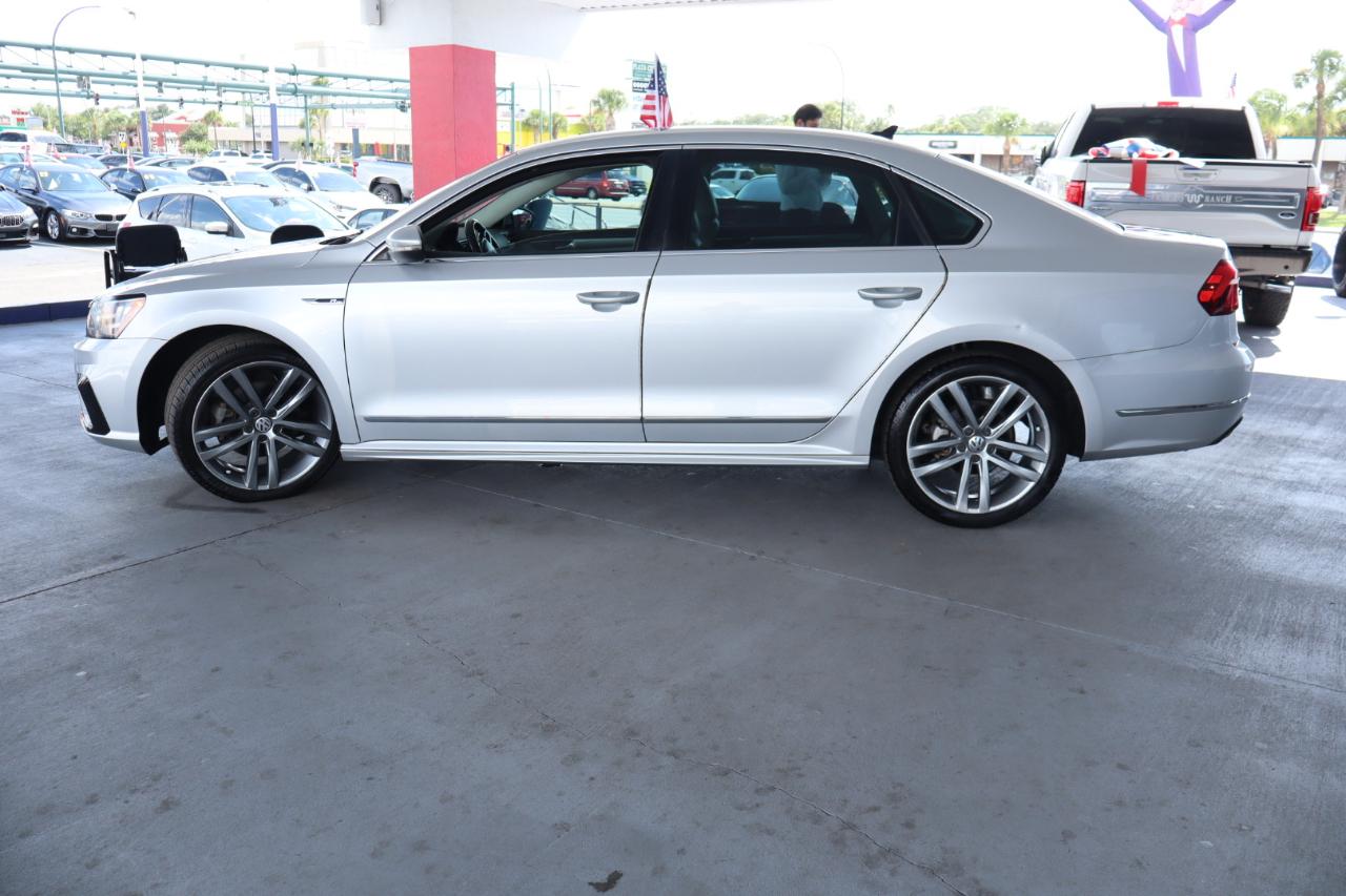 Volkswagen Passat R-Line w/Comfort Pkg Auto 2017