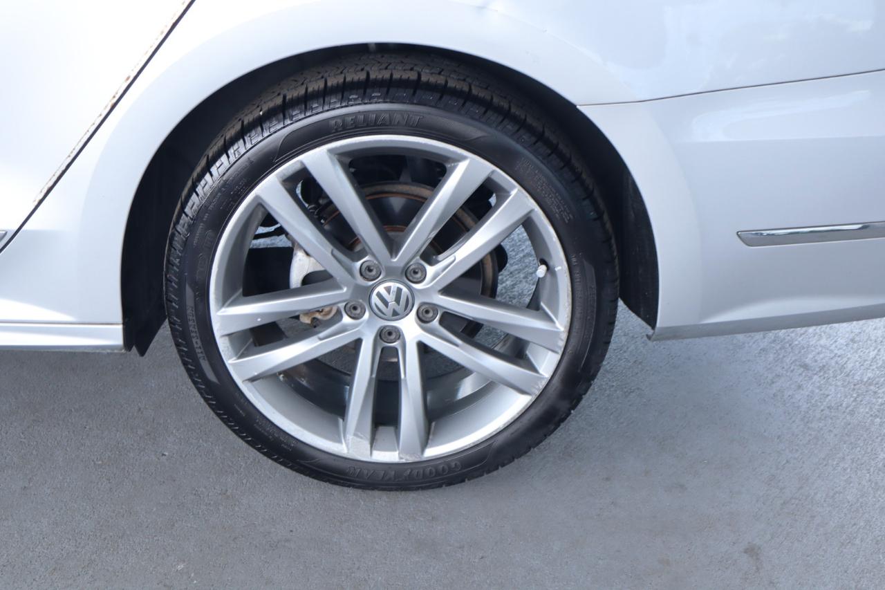 Volkswagen Passat R-Line w/Comfort Pkg Auto 2017