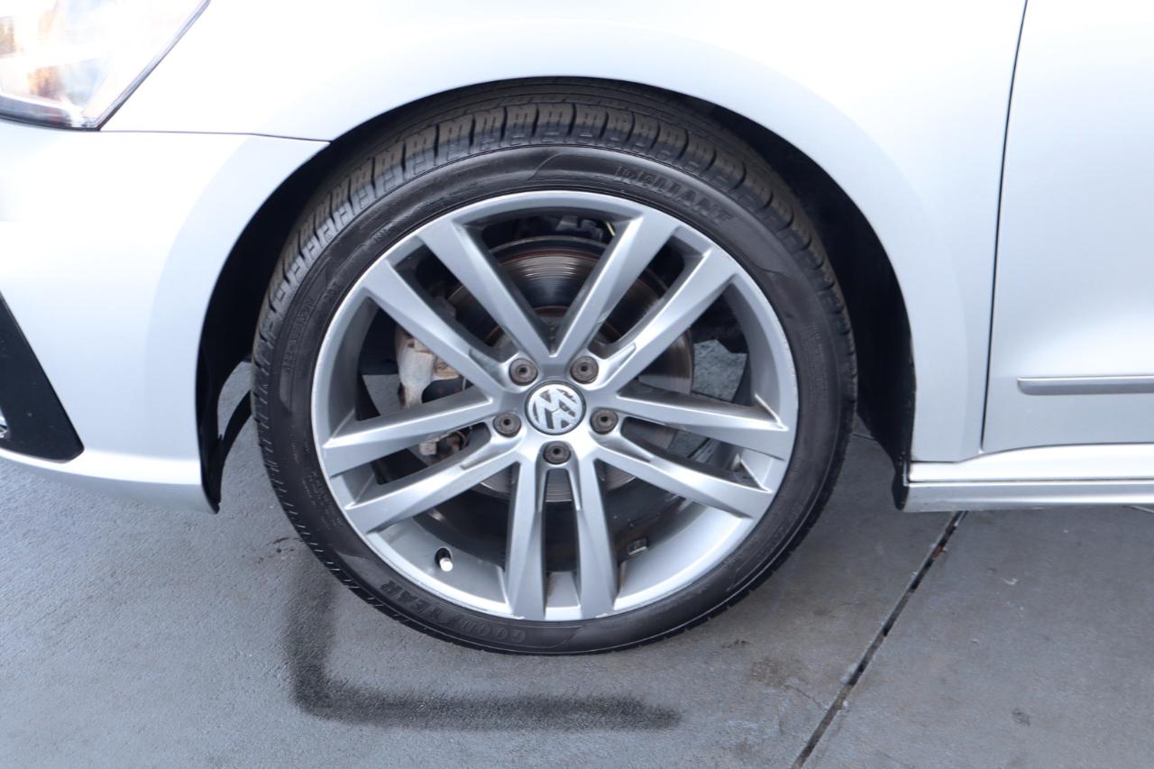 Volkswagen Passat R-Line w/Comfort Pkg Auto 2017