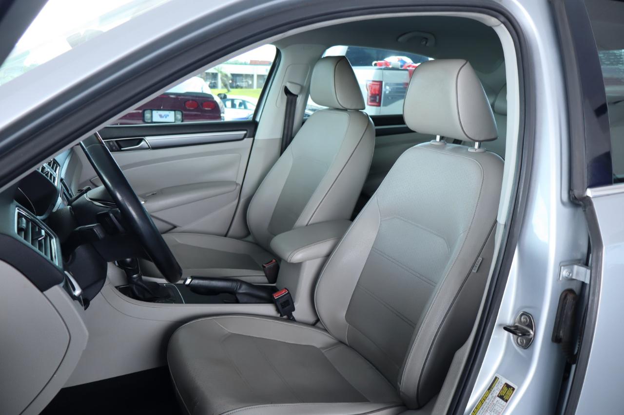 Volkswagen Passat R-Line w/Comfort Pkg Auto 2017