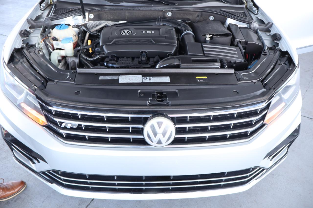 Volkswagen Passat R-Line w/Comfort Pkg Auto 2017