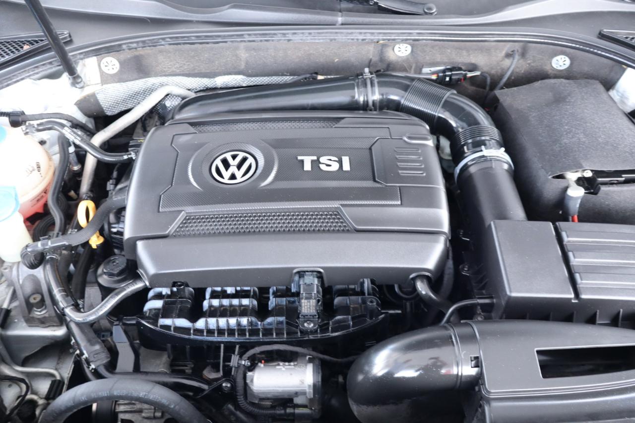 Volkswagen Passat R-Line w/Comfort Pkg Auto 2017