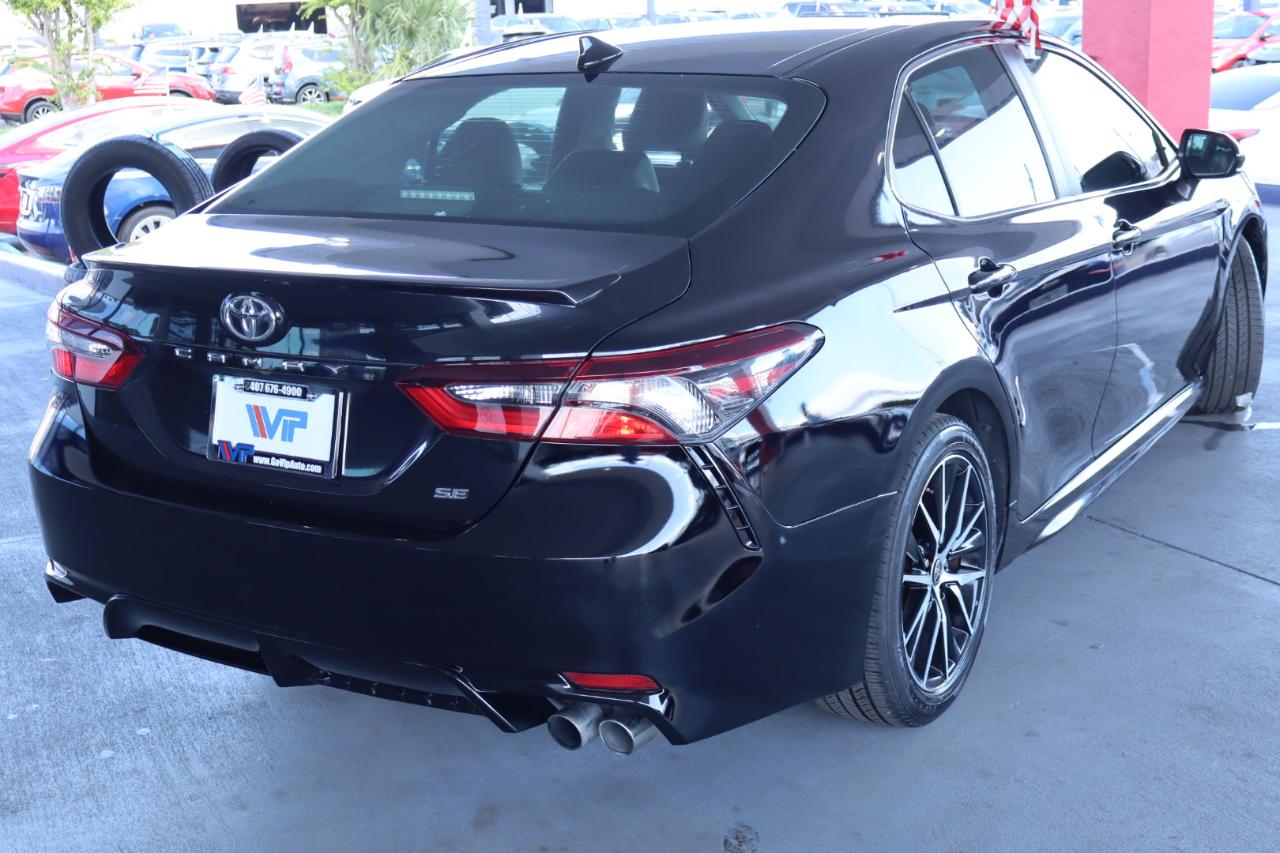 Toyota Camry SE Auto (Natl) 2021