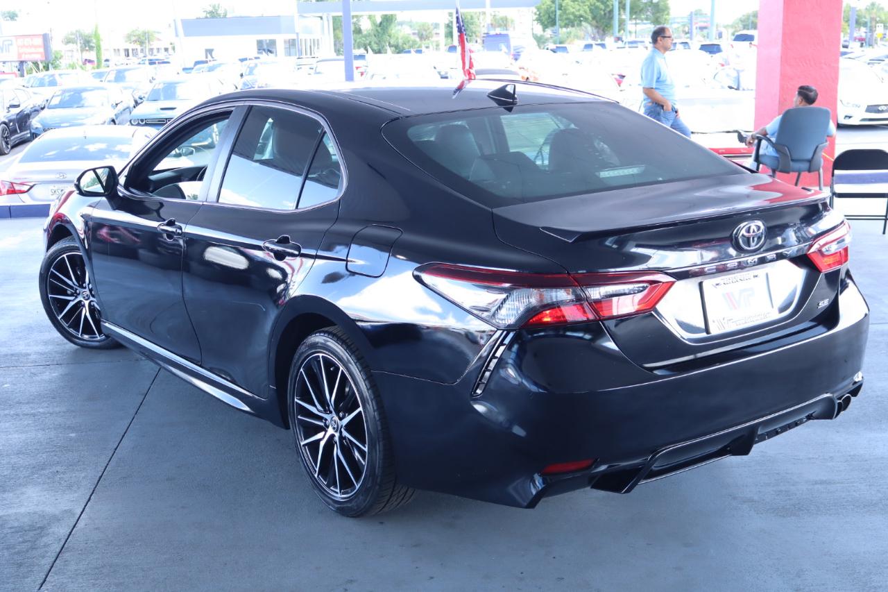 Toyota Camry SE Auto (Natl) 2021