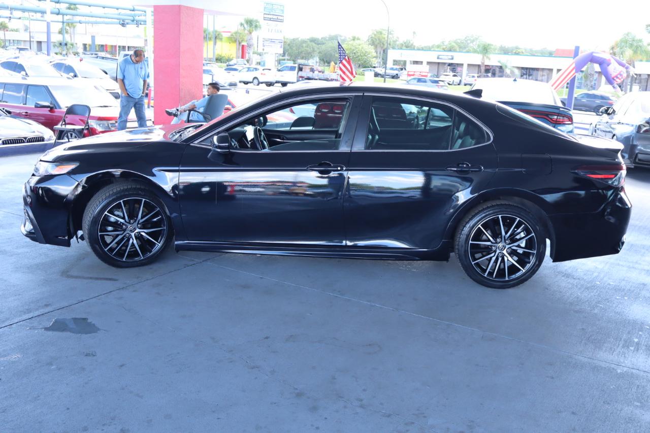 Toyota Camry SE Auto (Natl) 2021