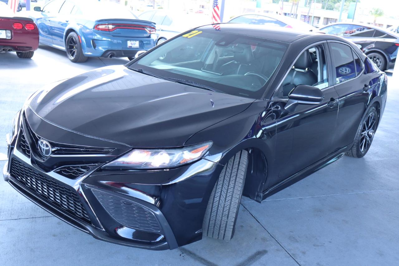 Toyota Camry SE Auto (Natl) 2021
