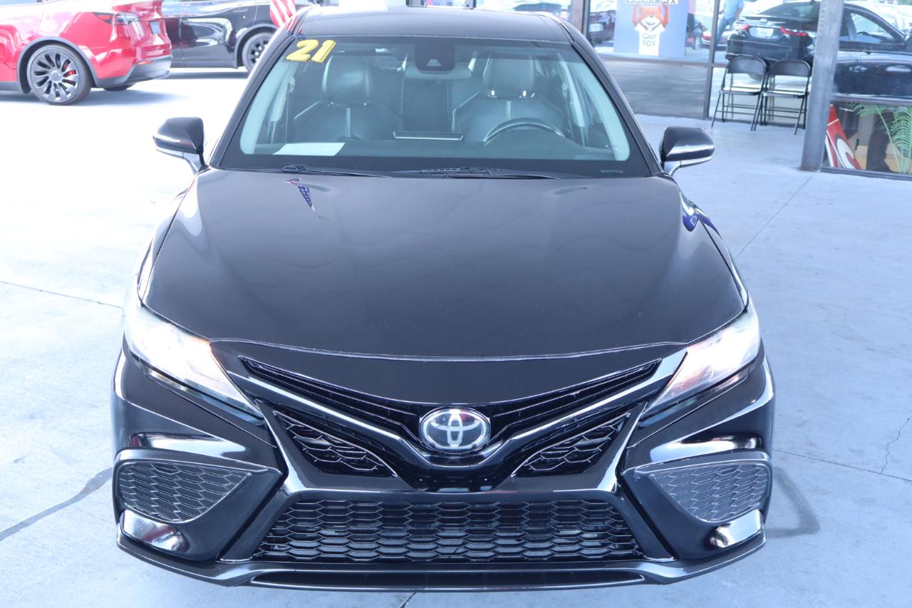 Toyota Camry SE Auto (Natl) 2021