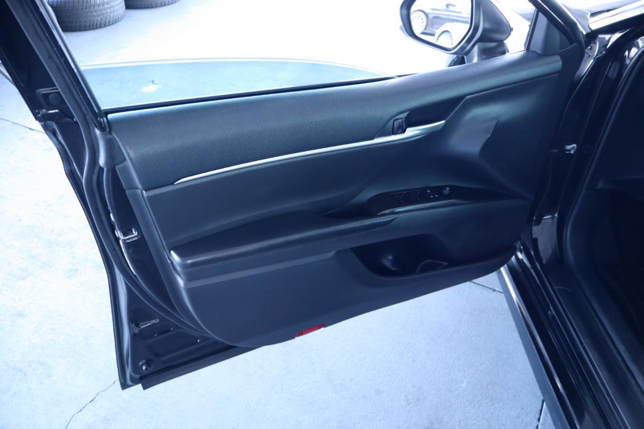 Toyota Camry SE Auto (Natl) 2021